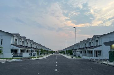 M Senyumia Salak Tinggi