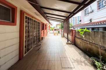 Taman Pinggiran Putra