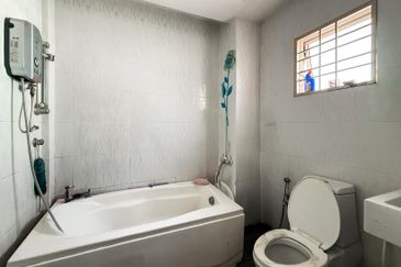 Taman Pinggiran Putra