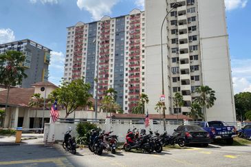 Vista Pinggiran, Taman Pinggiran Putra