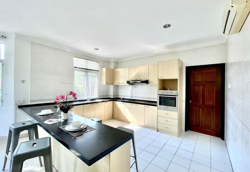 IOI Beverly Row @ IOI Resort City