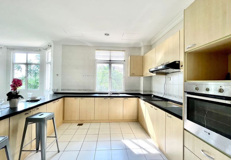 IOI Beverly Row @ IOI Resort City