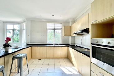 IOI Beverly Row @ IOI Resort City