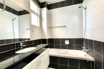 IOI Beverly Row @ IOI Resort City