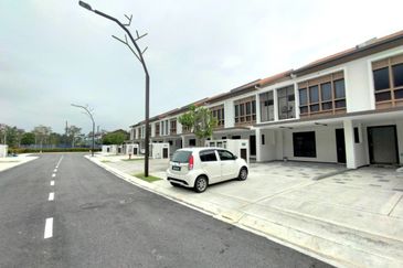 Setia Warisan Tropika (Belladonna)