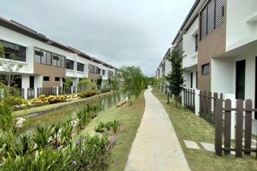 Setia Warisan Tropika (Belladonna)