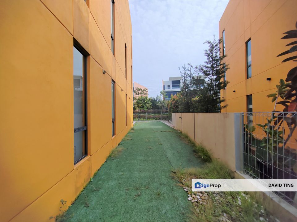 David Ting The Reed Lakefields Sungai Besi 3 Storey End Lot Extra Land Well Kept , Kuala Lumpur, Sungai Besi