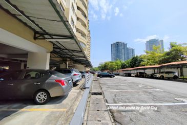 Anjung Hijau (Greenfield Apartment)