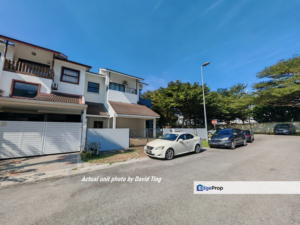 Meadows 3 Storey Corner House Gated Guarded Good location & Condition, Kuala Lumpur, Sungai Besi