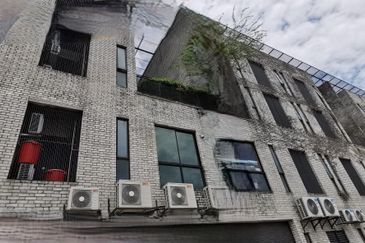 Light Gray Strata Shop Office Sg Buloh, Selangor