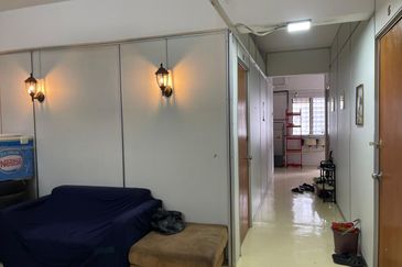 Corner 3 storey shop office for sale at Taman Seri Subang