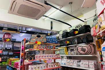 Corner 3 storey shop office for sale at Taman Seri Subang