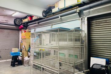 Corner 3 storey shop office for sale at Taman Seri Subang