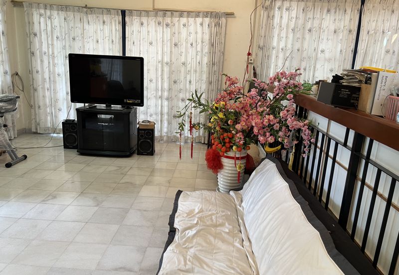 Large Corner Lot Double Storey Terrace – Below Market Value !!