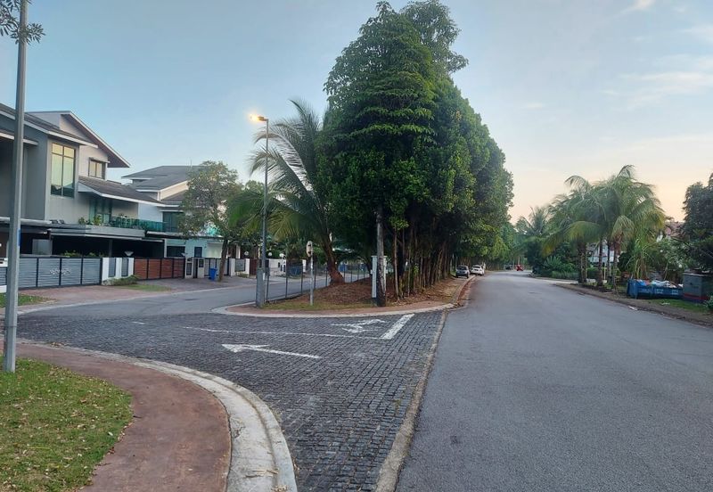 Large Corner Lot Double Storey Terrace – Below Market Value !!