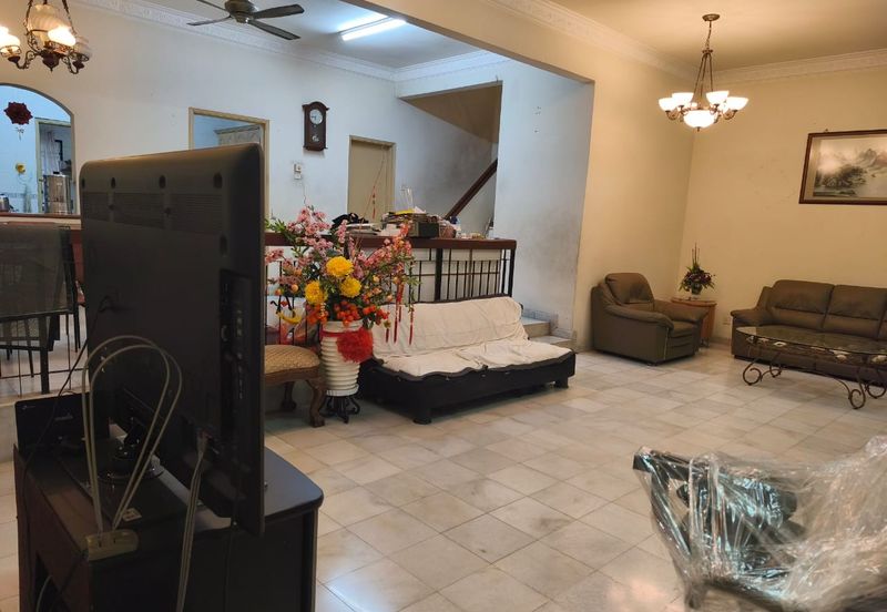 Large Corner Lot Double Storey Terrace – Below Market Value !!