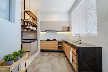 [ 𝐂𝐨𝐫𝐧𝐞𝐫 𝐇𝐨𝐮𝐬𝐞 𝐌𝐮𝐫𝐚𝐡 ] Rumah Mampu Milik Teres 2-Tingkat Banting, Kuala Langat