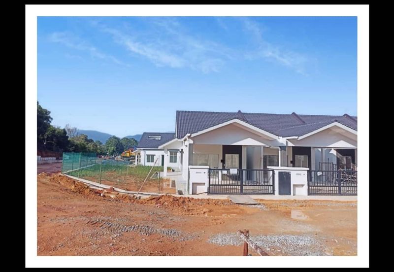 Bandar Enstek (Timur)