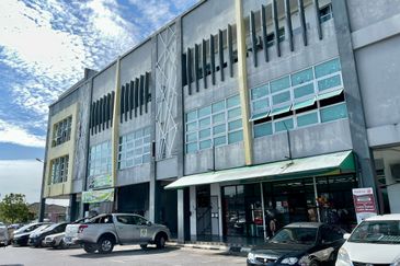3-storey Corner Shophouse, Moyan Square, Kuching 