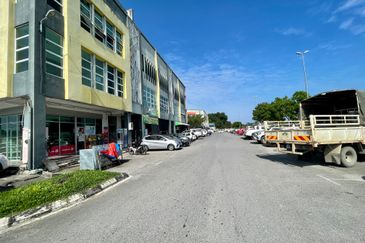 3-storey Corner Shophouse, Moyan Square, Kuching 