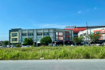 3-storey Corner Shophouse, Moyan Square, Kuching 