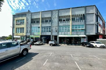 3-storey Corner Shophouse, Moyan Square, Kuching 