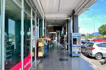 3-storey Corner Shophouse, Moyan Square, Kuching 