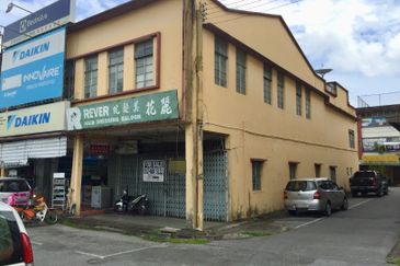 Corner Shophouse @ Jalan Palm Kuching 