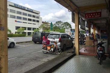 Corner Shophouse @ Jalan Palm Kuching 