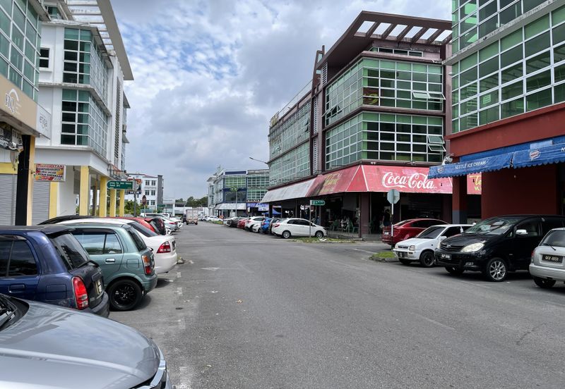 3-storey shophouse @ Riveredge, Kuching 