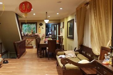 2.5 storey Shophouse @ Main Bazaar Kuching 