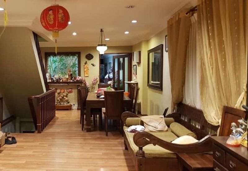 2.5 storey Shophouse @ Main Bazaar Kuching 