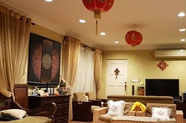 2.5 storey Shophouse @ Main Bazaar Kuching 