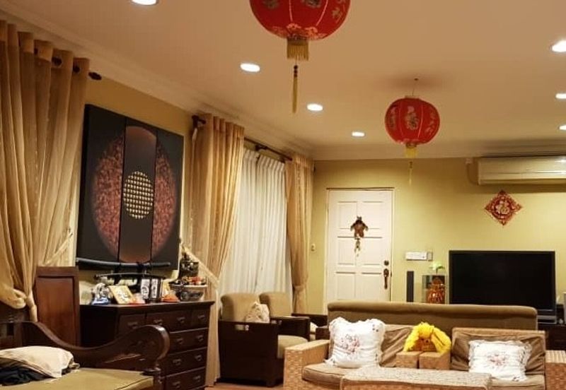 2.5 storey Shophouse @ Main Bazaar Kuching 