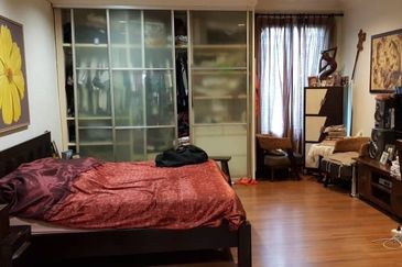 2.5 storey Shophouse @ Main Bazaar Kuching 