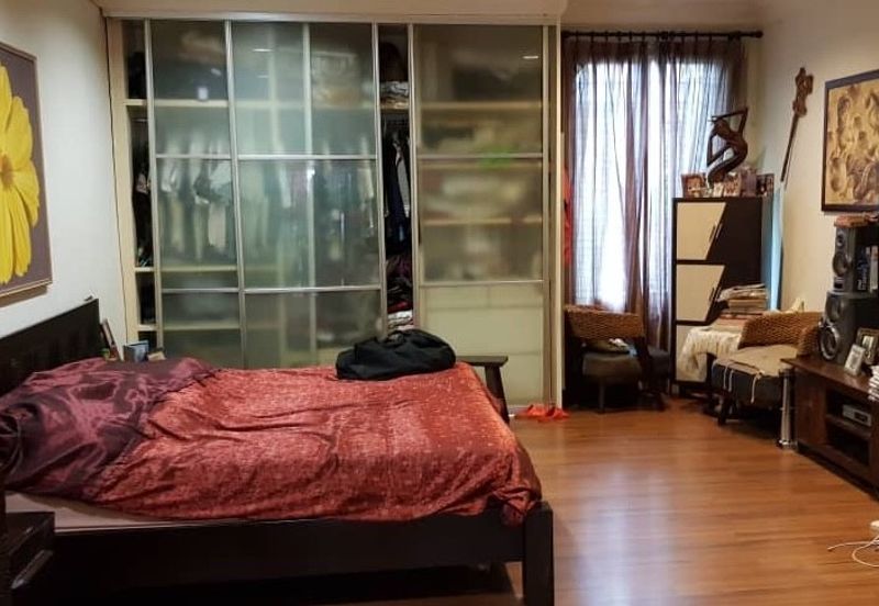 2.5 storey Shophouse @ Main Bazaar Kuching 