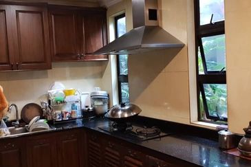 2.5 storey Shophouse @ Main Bazaar Kuching 