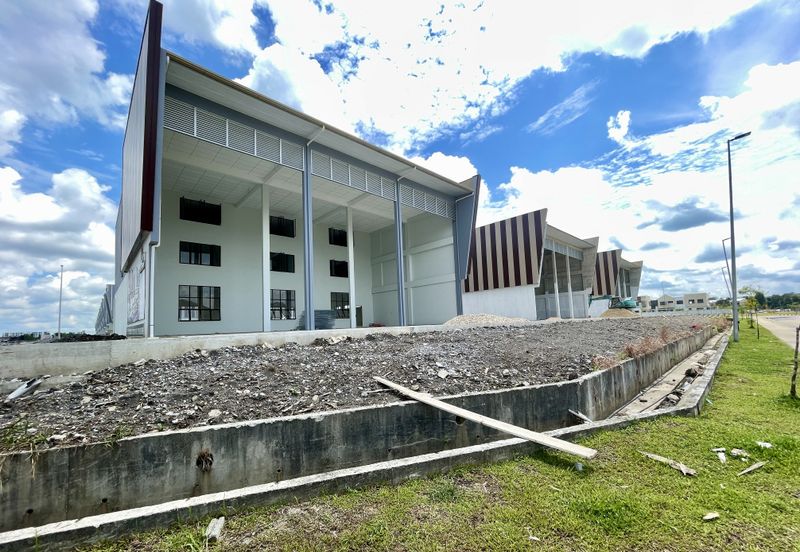  Detached Showroom Pines Square, Batu Kawa