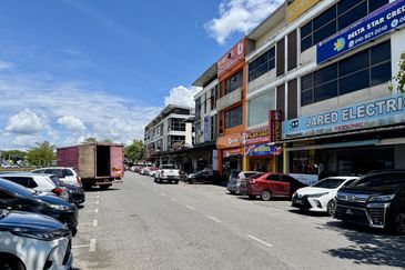 3-storey Shophouse Matang Hub, Matang Jaya