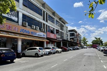 3-storey Shophouse Matang Hub, Matang Jaya
