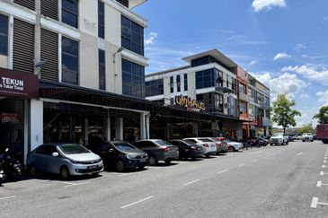3-storey Shophouse Matang Hub, Matang Jaya