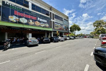 3-storey Shophouse Matang Hub, Matang Jaya
