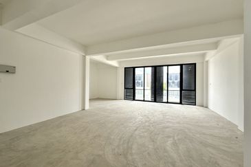 3-storey Semi-detached Showroom Pines Square, Jalan Batu Kawa