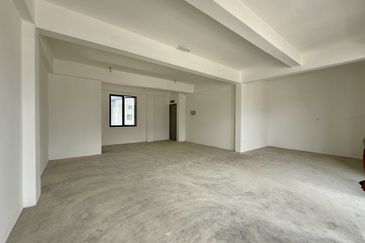3-storey Semi-detached Showroom Pines Square, Jalan Batu Kawa