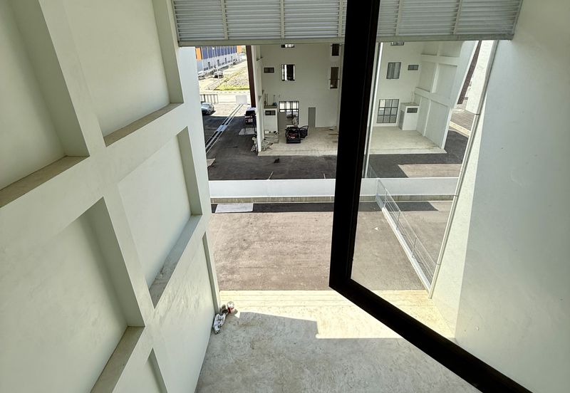 3-storey Semi-detached Showroom Pines Square, Jalan Batu Kawa