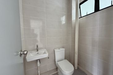 3-storey Semi-detached Showroom Pines Square, Jalan Batu Kawa