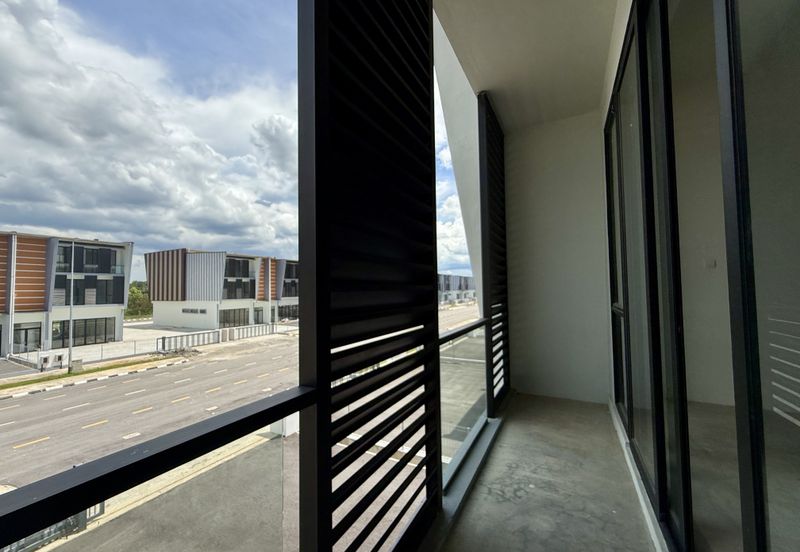 3-storey Semi-detached Showroom Pines Square, Jalan Batu Kawa