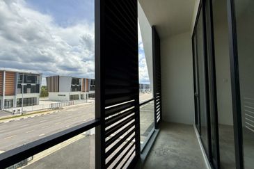 3-storey Semi-detached Showroom Pines Square, Jalan Batu Kawa