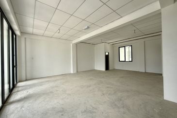3-storey Semi-detached Showroom Pines Square, Jalan Batu Kawa
