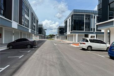  3-storey Corner Shophouses, Northbank Commercial Centre
